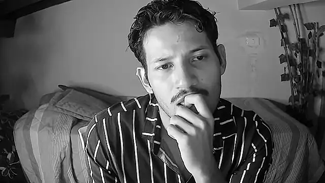 Nicholasrodrii online show from June 20, 12:15 am