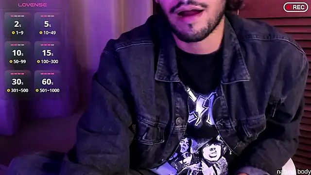 Snapshot of Nicholasrodrii chatting on October 26, 12:12 am Nicholasrodrii online show from October 26, 12:12 am