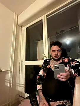 Snapshot of lope85540 chatting on December 5, 5:15 am lope85540 online show from December 5, 5:15 am