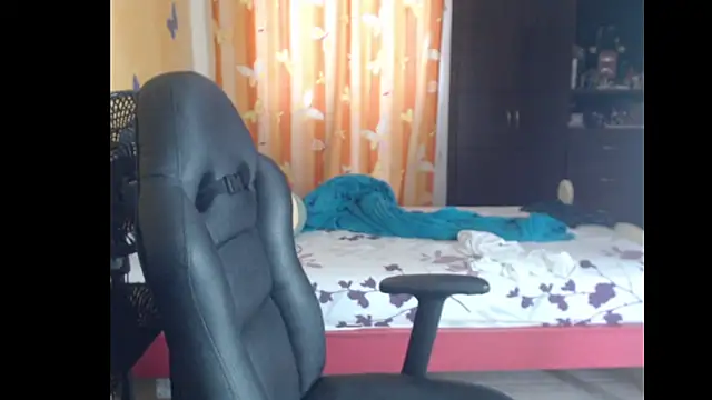 Tobicutee online show from April 29, 6:14 pm