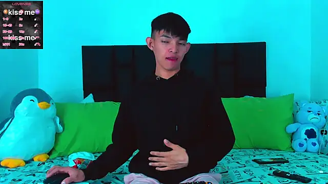 Snapshot of Tonny_twink_ chatting on February 8, 3:52 am Tonny twink  online show from February 8, 3:52 am