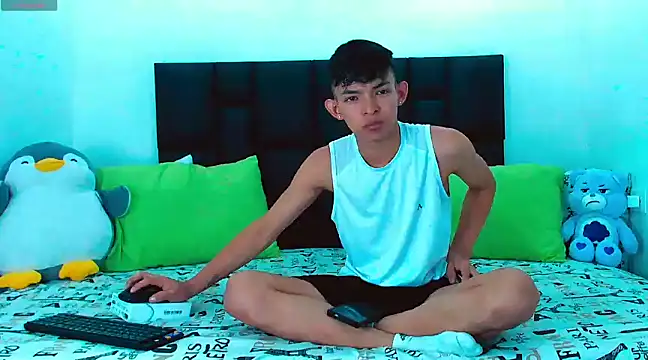 Snapshot of Tonny_twink_ chatting on February 6, 4:53 am Tonny twink  online show from February 6, 4:53 am