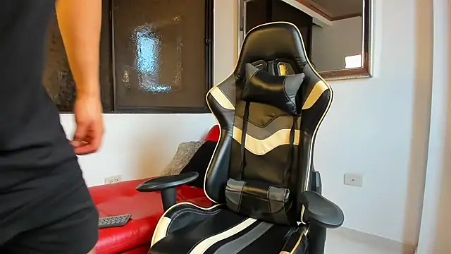 julian wallace online show from April 6, 7:47 pm