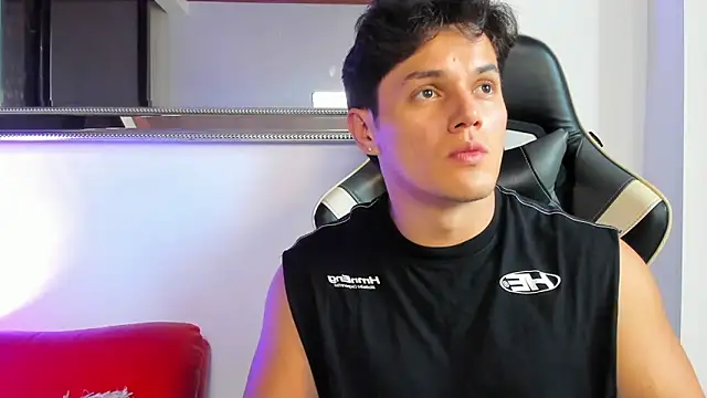 julian wallace online show from April 2, 10:28 pm