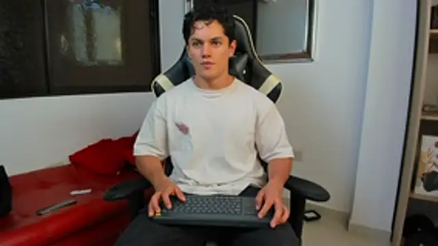 julian wallace online show from February 8, 9:08 pm