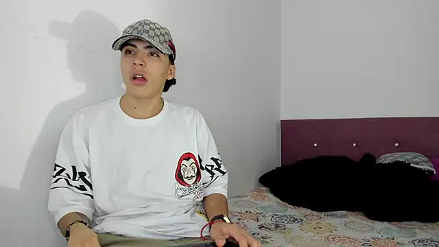 HeellBoy  online show from December 18, 9:38 am