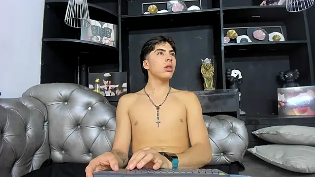 HeellBoy  online show from October 28, 7:27 pm