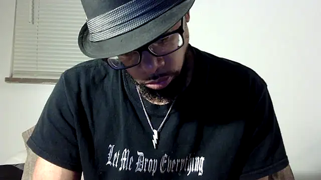Snapshot of WhiskeyWood_DuhGOD chatting on October 13, 1:22 am WhiskeyWood DuhGOD online show from October 13, 1:22 am