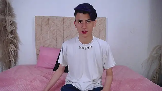 Snapshot of Alann_sr chatting on February 2, 5:10 am Alann sr online show from February 2, 5:10 am