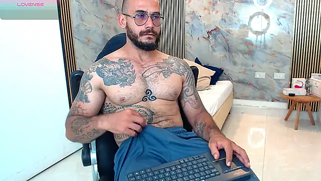 Snapshot of hanz_col chatting on February 22, 7:21 pm hanz col online show from February 22, 7:21 pm