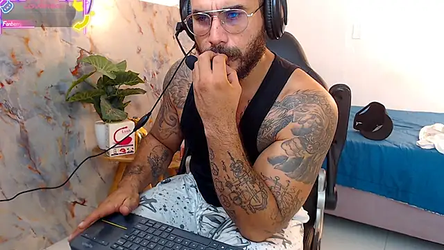 Snapshot of hanz_col chatting on September 15, 8:54 pm hanz col online show from September 15, 8:54 pm