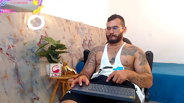 Snapshot of hanz_col chatting on September 18, 1:02 pm hanz col online show from September 18, 1:02 pm