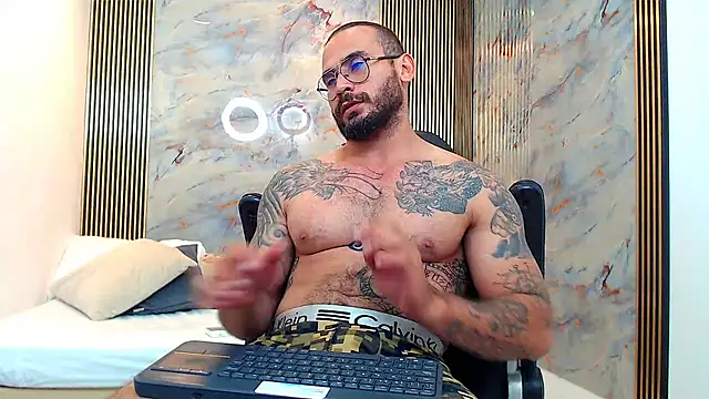 Snapshot of hanz_col chatting on January 25, 4:34 am hanz col online show from January 25, 4:34 am