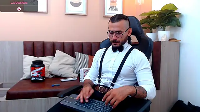 Snapshot of hanz_col chatting on December 5, 6:21 am hanz col online show from December 5, 6:21 am