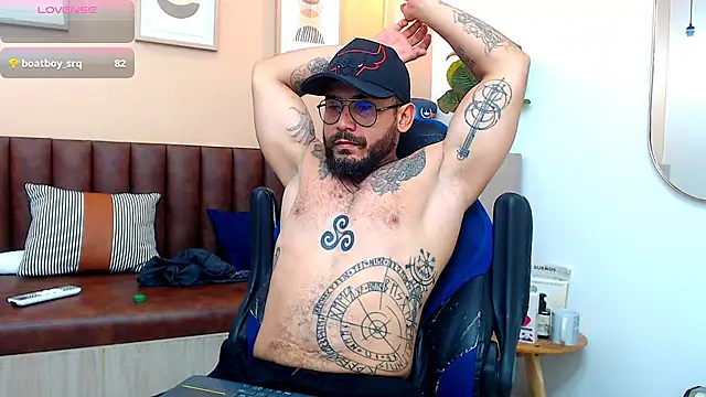 Snapshot of hanz_col chatting on March 19, 7:38 pm hanz col online show from March 19, 7:38 pm