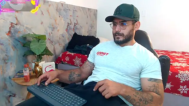 Snapshot of hanz_col chatting on October 10, 3:39 pm hanz col online show from October 10, 3:39 pm