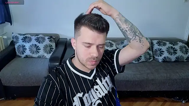 JohnnyStepBro online show from May 27, 9:06 am