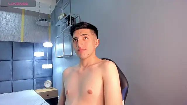 Snapshot of Un_Slutty chatting on March 7, 7:38 pm Un Slutty online show from March 7, 7:38 pm