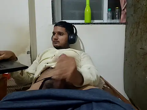 Jonrobinso online show from December 2, 6:00 pm