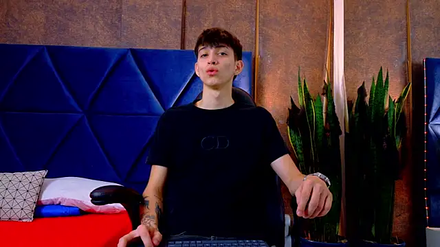 Lion Foster01 online show from October 21, 11:57 am