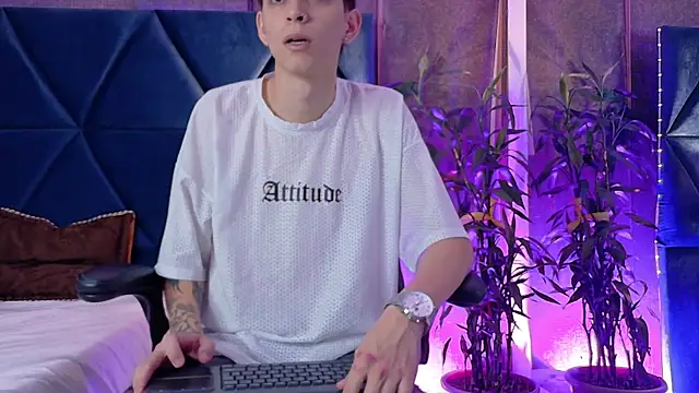 Lion Foster01 online show from December 18, 9:55 pm