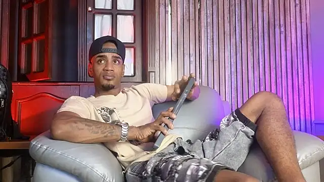 AaronCruz  online show from February 18, 4:37 pm