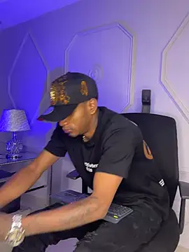 AaronCruz  online show from January 13, 7:40 pm