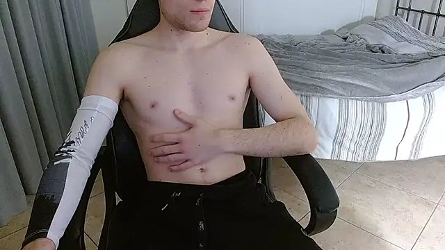 FitGuyDream online show from November 22, 2:38 pm