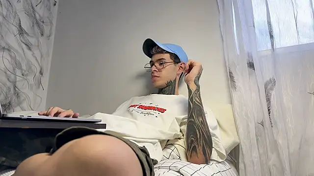 Saturno v online show from March 28, 10:21 pm