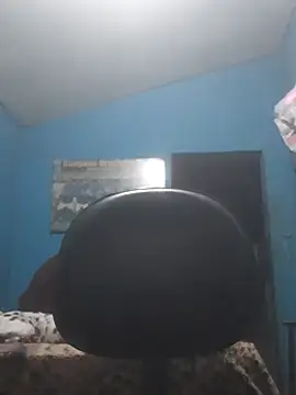 hugosafado333 online show from December 19, 5:37 am