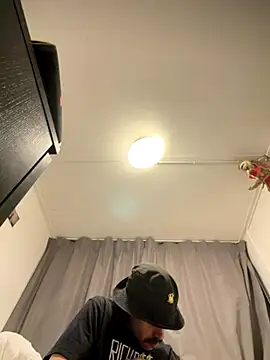 wolfwhite95 online show from November 8, 2:04 am