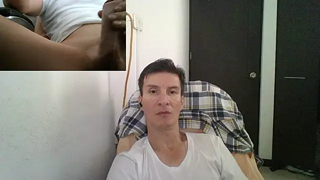 Snapshot of fieryloves chatting on January 14, 2:32 pm fieryloves online show from January 14, 2:32 pm