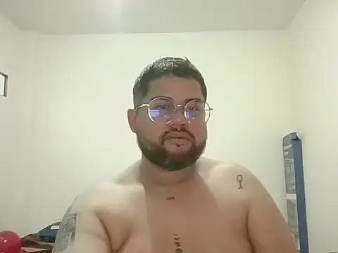 GABRIELGARCIA1313 online show from February 12, 11:00 pm