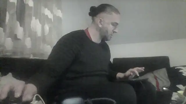 Snapshot of NewyorkDimi chatting on February 1, 4:24 am NewyorkDimi online show from February 1, 4:24 am