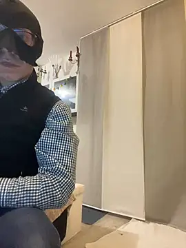 Snapshot of lucboyslam chatting on December 17, 9:07 am lucboyslam online show from December 17, 9:07 am