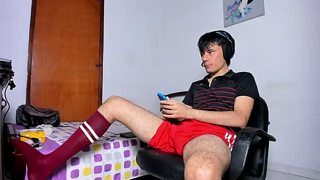 Snapshot of Huge_latin_cock chatting on January 27, 10:06 pm Huge latin cock online show from January 27, 10:06 pm