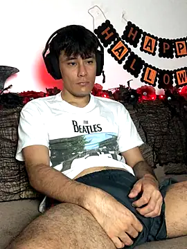 Snapshot of Huge_latin_cock chatting on October 18, 11:20 pm Huge latin cock online show from October 18, 11:20 pm