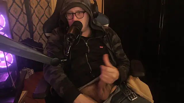 chicostick413 online show from February 28, 11:15 pm