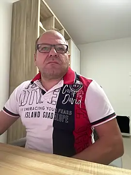 coupleLatinaLovers online show from November 17, 5:54 am