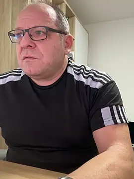 coupleLatinaLovers online show from February 18, 7:28 am