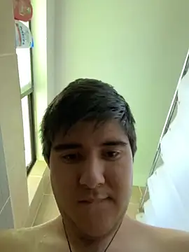 Snapshot of Yann_18 chatting on October 17, 8:24 pm Yann 18 online show from October 17, 8:24 pm