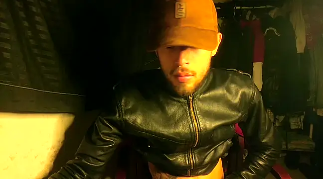 Snapshot of Aaronkiller chatting on January 9, 3:04 am Aaronkiller online show from January 9, 3:04 am