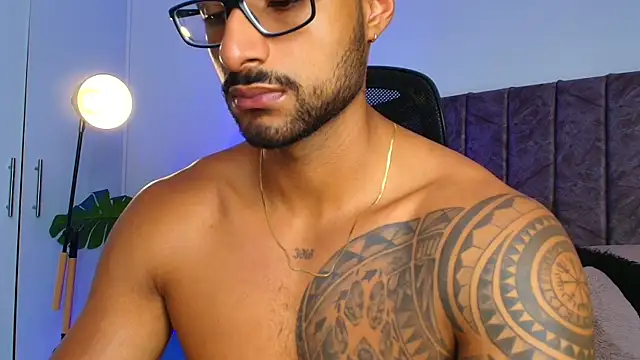 LiamGarcia1 online show from November 13, 3:49 pm