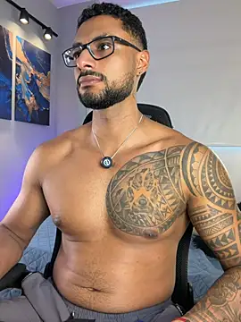 LiamGarcia1 online show from May 28, 4:27 pm