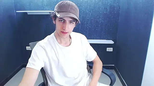 Kerverr  online show from December 14, 7:54 pm