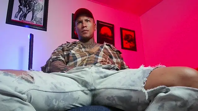 Leonnardo Jaramillo online show from October 16, 10:34 am