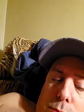 Snapshot of HeteroHotGuy1 chatting on December 24, 12:22 am HeteroHotGuy1 online show from December 24, 12:22 am