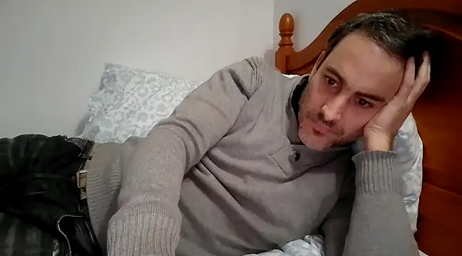Snapshot of basquehotboy chatting on December 27, 4:44 pm basquehotboy online show from December 27, 4:44 pm