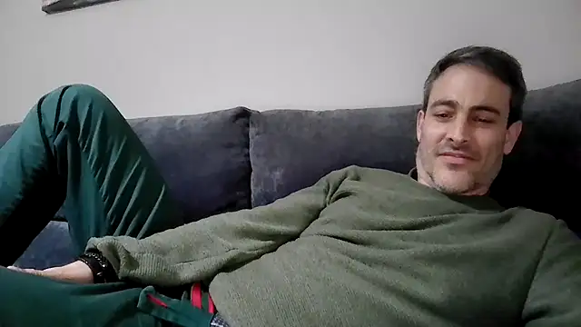 Snapshot of basquehotboy chatting on February 13, 9:50 pm basquehotboy online show from February 13, 9:50 pm