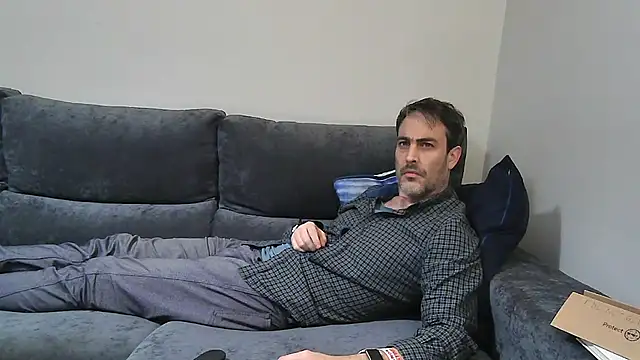 Snapshot of basquehotboy chatting on December 3, 10:29 pm basquehotboy online show from December 3, 10:29 pm